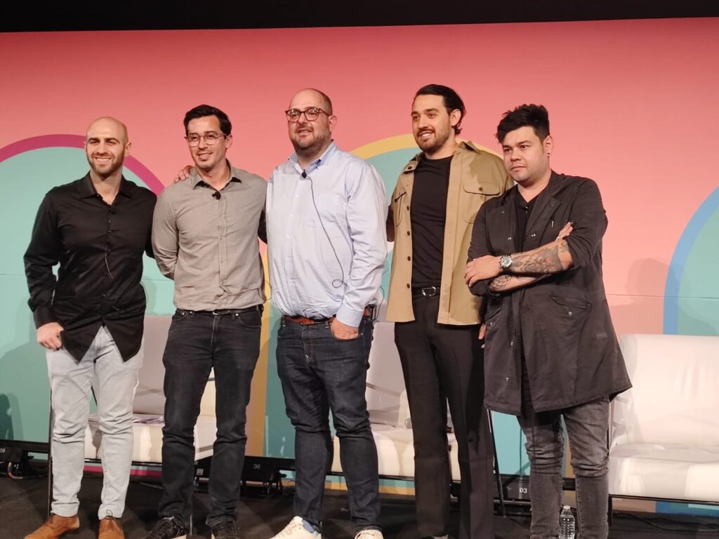 Los panelistas al final de la plática